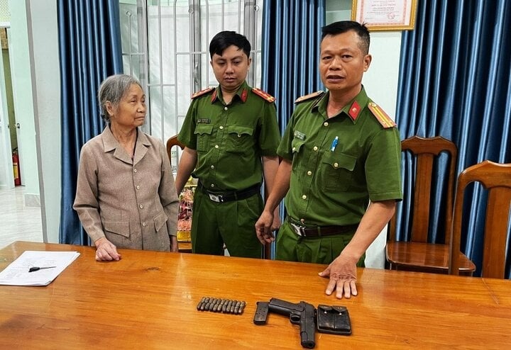 don nha phat hien nhieu hang nong cu ba 75 tuoi ngay lap tuc giao nop cong an dspl 1