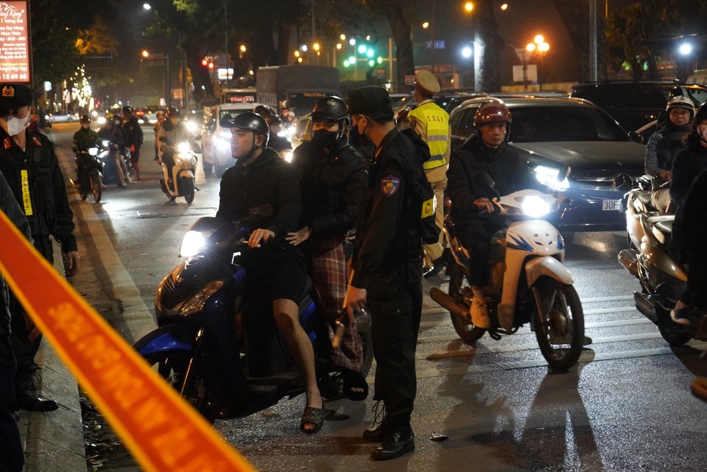 qua khu bat hao cua doi tuong 8x o ha noi mang hang trang dao pho dspl 2 qua khu bat hao cua doi tuong 8x o ha noi mang hang trang dao pho dspl 2