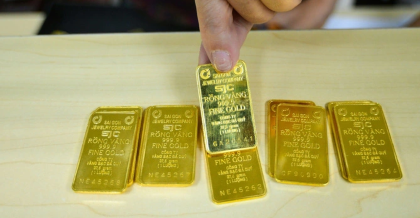 gia-vang-len-xuong-chong-mat-nha-dau-tu-vua-cam-vua-run