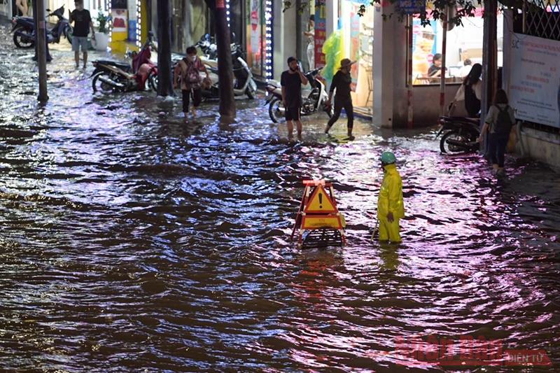 nhieu tuyen pho o ha noi thanh song sau tran mua lon keo dai3