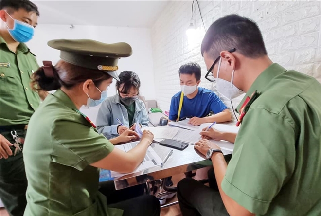 bat tam giam giam doc cong ty tiep tay cho chuyen gia dom nhap canh trai phep bat tam giam giam doc cong ty tiep tay cho chuyen gia dom nhap canh trai phep