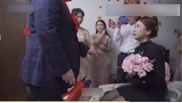 nha gai dua mot to giay chu re lien phan ung gat co cuoi hay khong khien dan tinh xon xao1 nha gai dua mot to giay chu re lien phan ung gat co cuoi hay khong khien dan tinh xon xao1