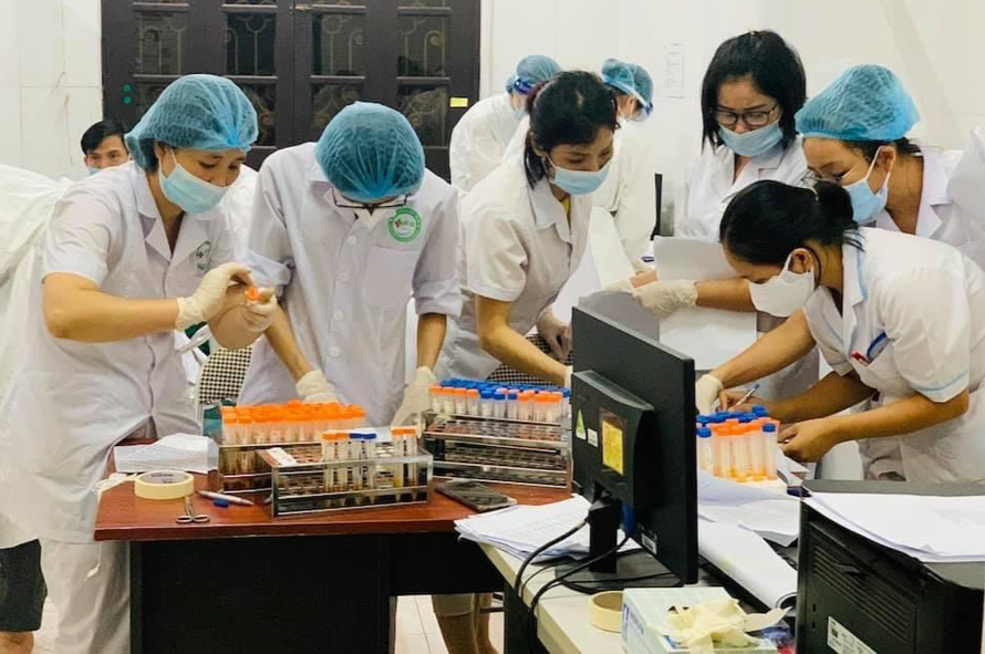 viet nam ghi nhan 30 ca mac moi covid 19 trong nuoc sang 205
