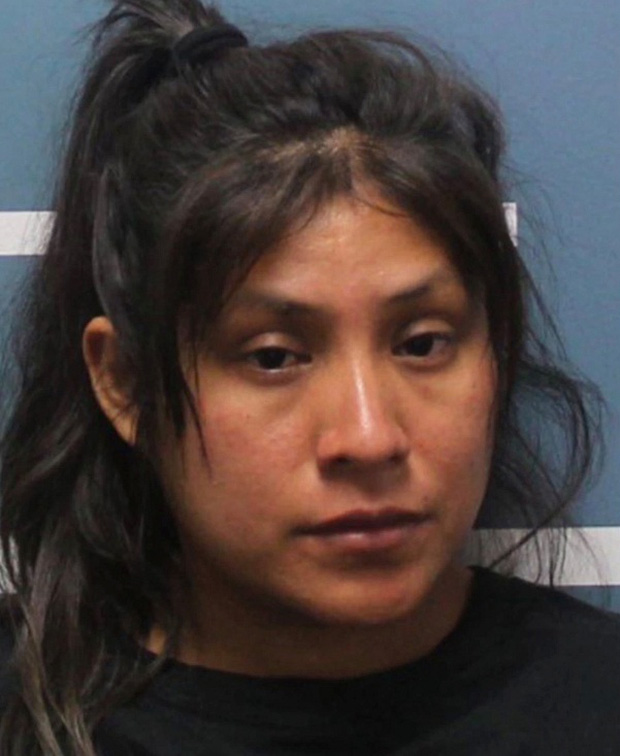 be 3 tuoi tu vong thuong tam vi bi me bo lai trong xe o to muc nhiet duoc tiet lo gay choang vang1