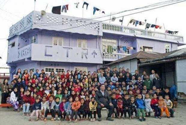 nguoi dan ong an do ra di o tuou 76 de lai gia dinh khung voi 38 ba vo va 89 dua con1 nguoi dan ong an do ra di o tuou 76 de lai gia dinh khung voi 38 ba vo va 89 dua con1