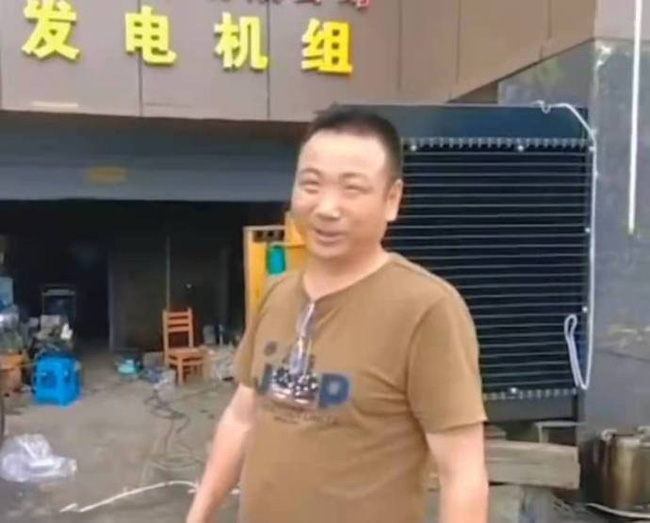 nin tho chung kien nguoi dan ong tay khong leo len tang 3 cuu dua tre mac ket trong bien lua nin tho chung kien nguoi dan ong tay khong leo len tang 3 cuu dua tre mac ket trong bien lua