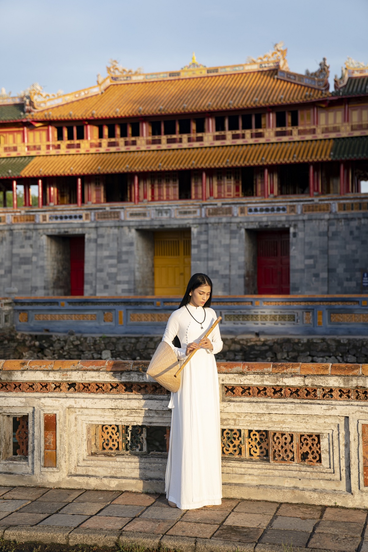 truong thi may dien ao dai trang khoe ve dep dam tham tai kinh thanh hue2 truong thi may dien ao dai trang khoe ve dep dam tham tai kinh thanh hue2