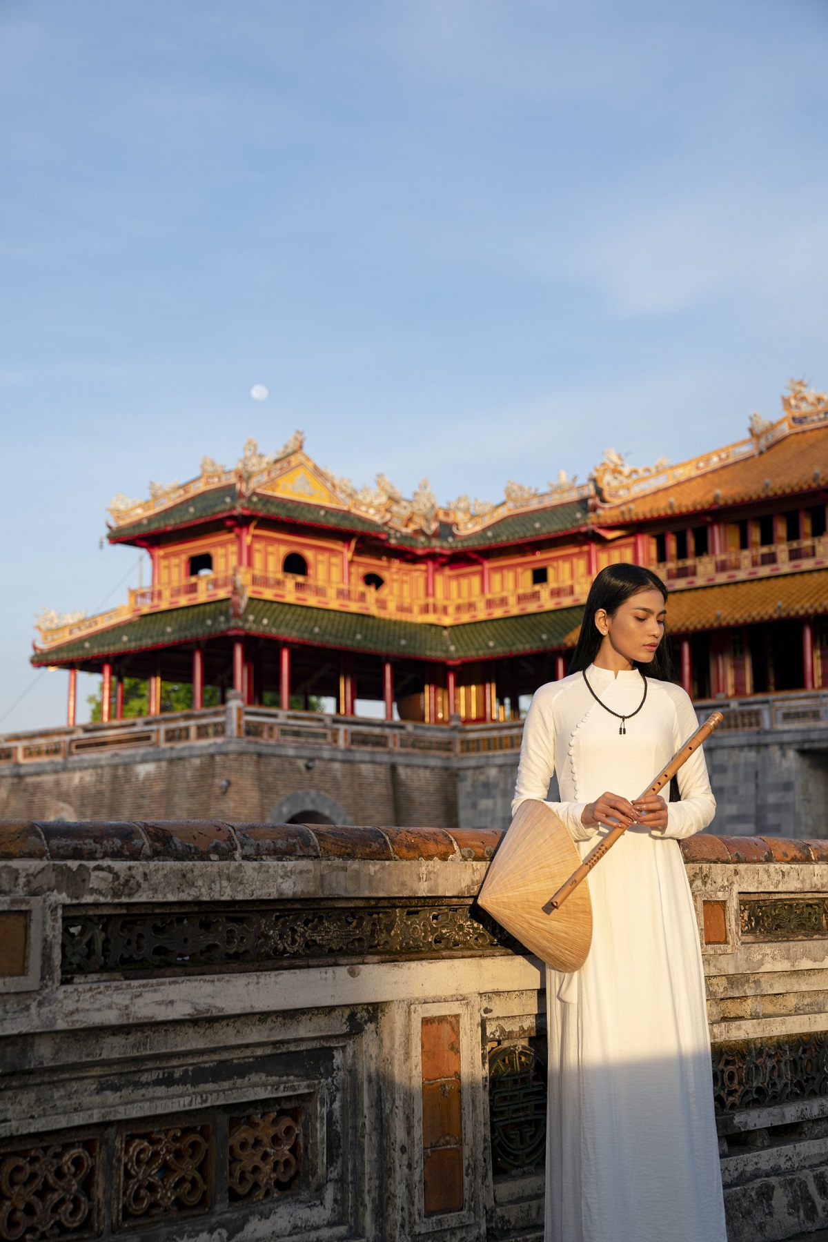 truong thi may dien ao dai trang khoe ve dep dam tham tai kinh thanh hue3 truong thi may dien ao dai trang khoe ve dep dam tham tai kinh thanh hue3