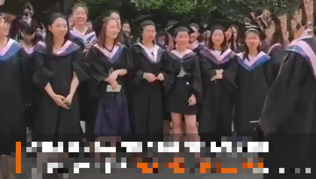 nam sinh bat ngo xin loi cac ban nu tuong da lam chuyen khuat tat hoa ra vi ly do buon cuoi nay1 nam sinh bat ngo xin loi cac ban nu tuong da lam chuyen khuat tat hoa ra vi ly do buon cuoi nay1