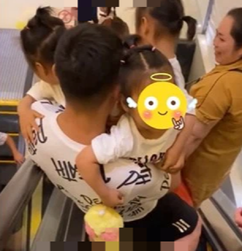 ong bo be 3 con gai cung luc dan tinh phat sot vi qua de thuong nhung chi ngay chi tiet nguy hiem ong bo be 3 con gai cung luc dan tinh phat sot vi qua de thuong nhung chi ngay chi tiet nguy hiem