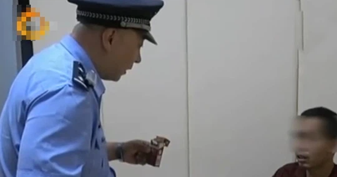 nguoi dan ong nhat bao thuoc la ben duong nao ngo tu dua minh vao tu nguoi dan ong nhat bao thuoc la ben duong nao ngo tu dua minh vao tu