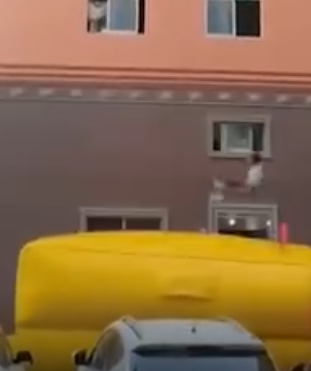 thot tim canh giai cuu be gai 15 tuoi nhay lau tu tu su tinh phia sau khien dan mang phan no1 thot tim canh giai cuu be gai 15 tuoi nhay lau tu tu su tinh phia sau khien dan mang phan no1