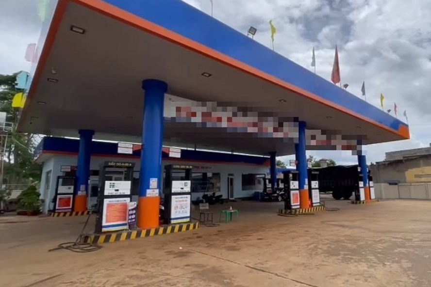 dak lak nguy pho chu tich huyen krong pak bi to danh nhan vien cay xang