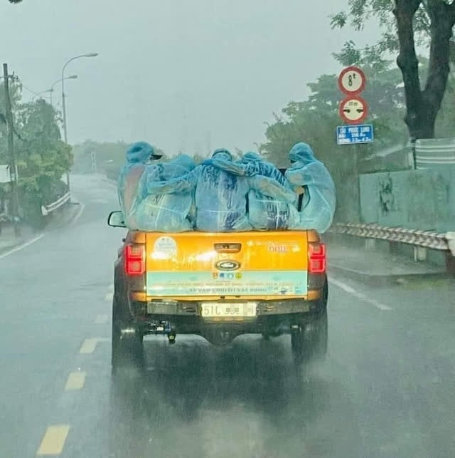 xuc dong loi tam su cua chien binh ao xanh nho tuoi nhat doi phun khu khuan o tphcm3 xuc dong loi tam su cua chien binh ao xanh nho tuoi nhat doi phun khu khuan o tphcm3
