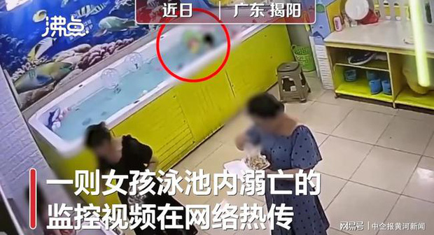 be gai duoi nuoc tu vong trong be boi bo me dau don tot cung khi xem lai camera1 be gai duoi nuoc tu vong trong be boi bo me dau don tot cung khi xem lai camera1