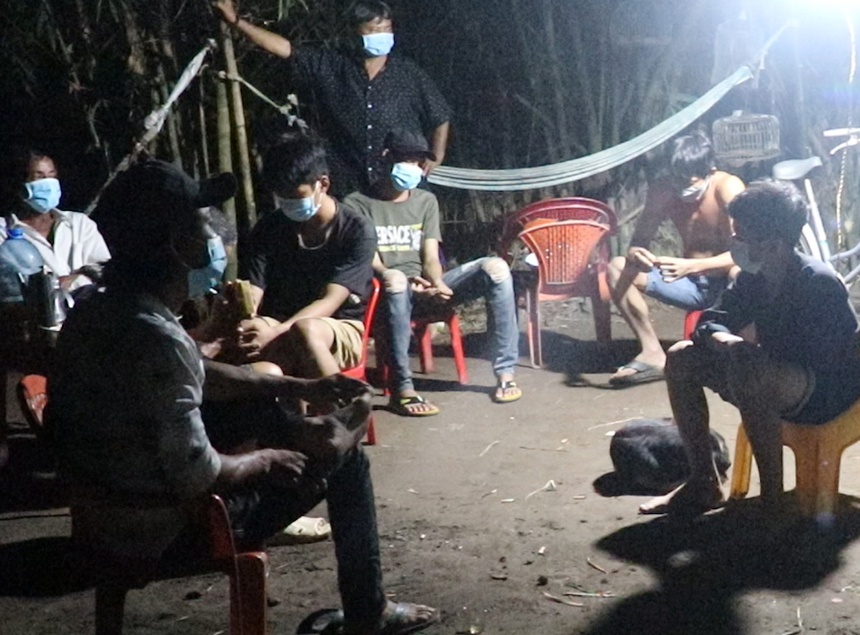nhom thanh nien dung dao de doa cuop 18 con vit ve an nhau nhom thanh nien dung dao de doa cuop 18 con vit ve an nhau