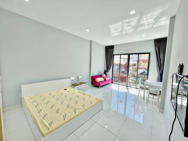 chang trai 27 tuoi ho tro noi o mien phi cho 500 nhan vien y te tinh nguyen vien2