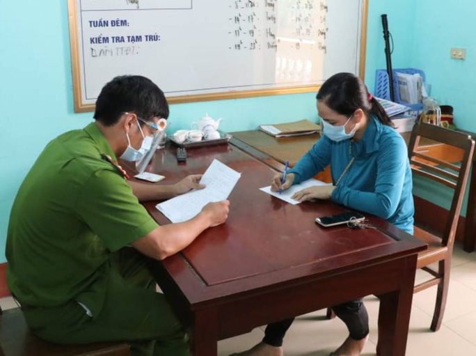 can bo truong trung cap sua giay xet nghiem covid 19 de thong chot