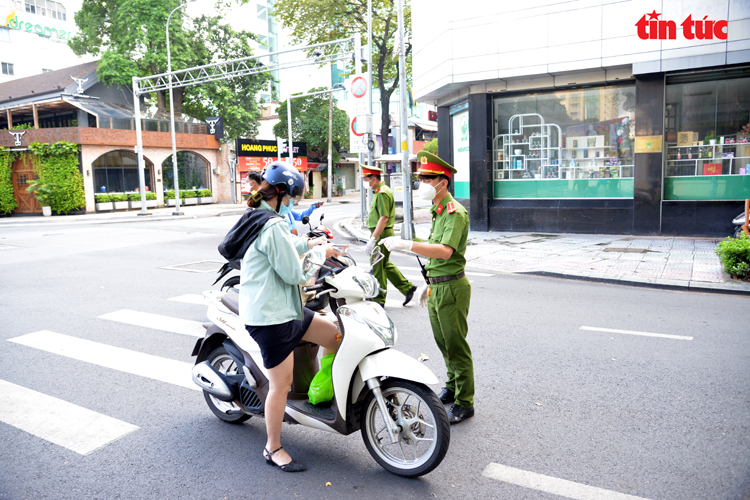 13 nhom nganh nghe o tphcm khong can giay di duong 13 nhom nganh nghe o tphcm khong can giay di duong