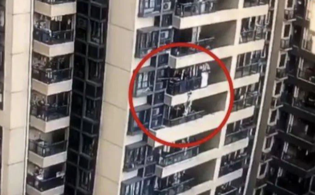 dua tre tuot tay roi tu tang 22 chung cu xuong dat ai nay bang hoang khi biet tin dua tre tuot tay roi tu tang 22 chung cu xuong dat ai nay bang hoang khi biet tin