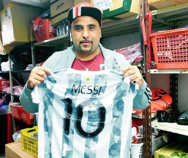 gap lai co nhan sau 21 nam lionel messi co hanh dong bat ngo