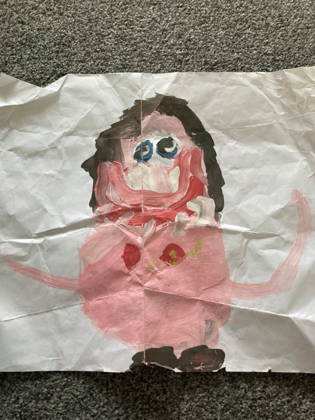 con trai hao hung khoe buc tranh ve me voi ca lop nguoi phu nu vua thay lien muon don tho1