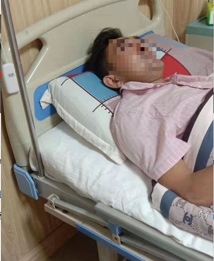 nguoi dan ong tay khong do dua tre roi tu tang 4 nhan ve cai ket khien ai nay xot xa11