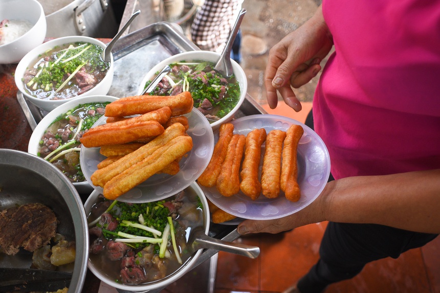 mo lai nha hang co so kinh doanh phuc vu tai cho o ha noi tu 6h ngay 14 10