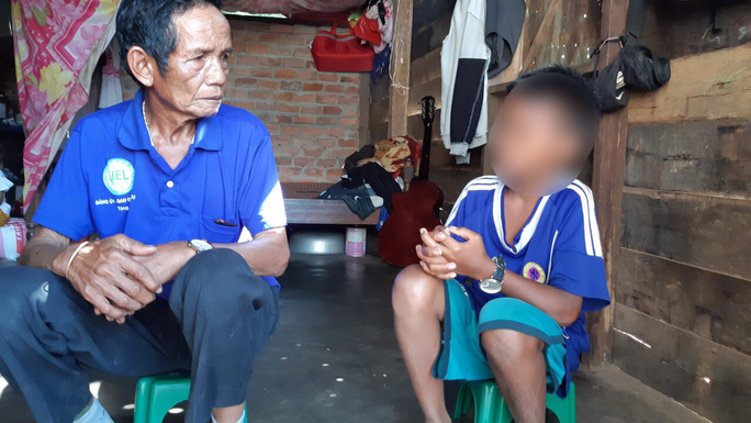 cach het chuc vu trong dang voi hieu truong giu hoc ba cua hoc tro ngheo