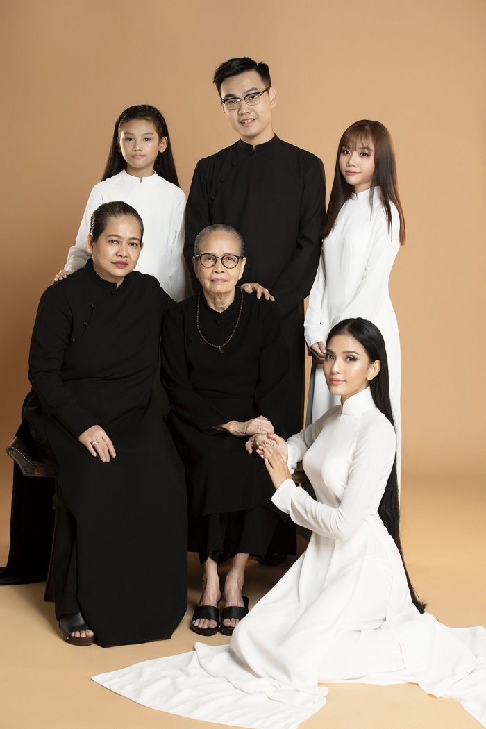 truong thi may khoe anh cung hai nguoi phu nu quan trong nhat cuoc doi nhan dip 20 105 truong thi may khoe anh cung hai nguoi phu nu quan trong nhat cuoc doi nhan dip 20 105