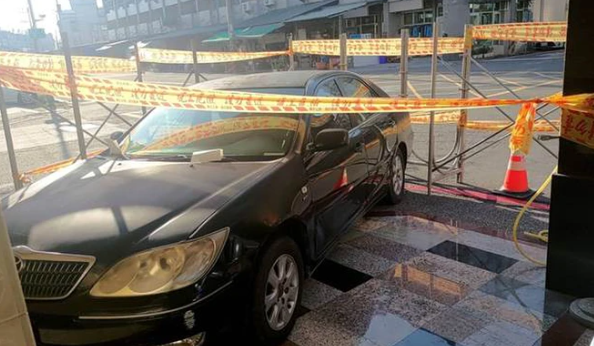 nguoi la do o to chan het loi di chu nha nong mau tung doc chieu khien dan tinh ha he1 nguoi la do o to chan het loi di chu nha nong mau tung doc chieu khien dan tinh ha he1