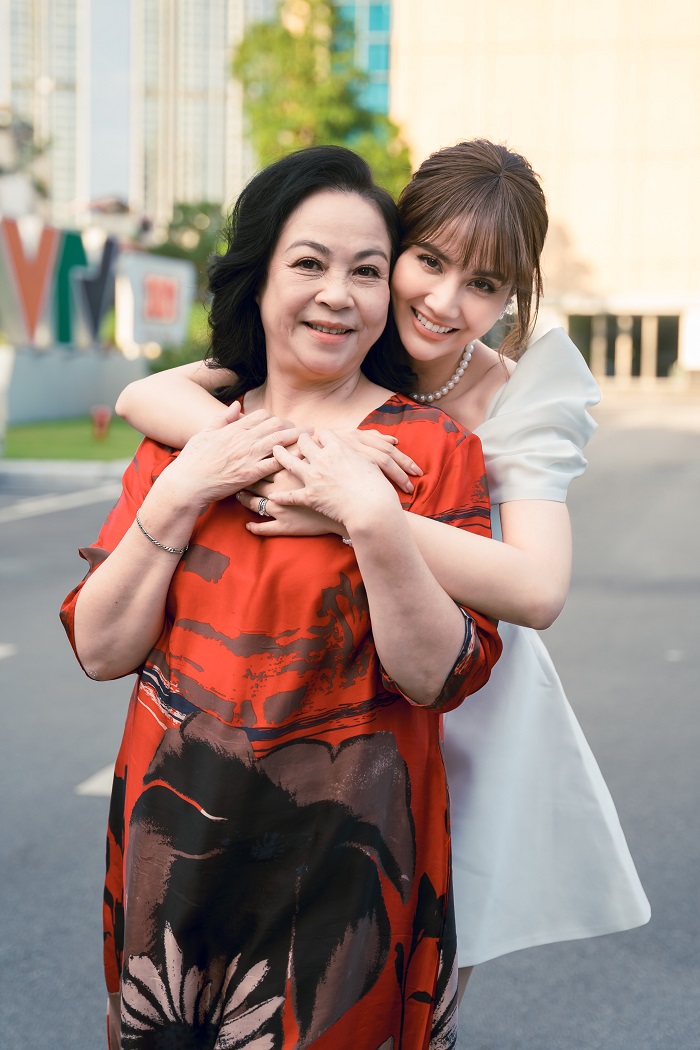 phan minh huyen khoe nhan sac dinh cao tai hop bao phim thuong ngay nang ve tu tin dam nhan vai dien nang ky5