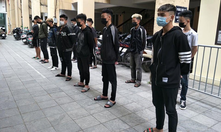 ha noi tam giu hinh su 6 quai xe gay nao loan duong pho ha noi tam giu hinh su 6 quai xe gay nao loan duong pho