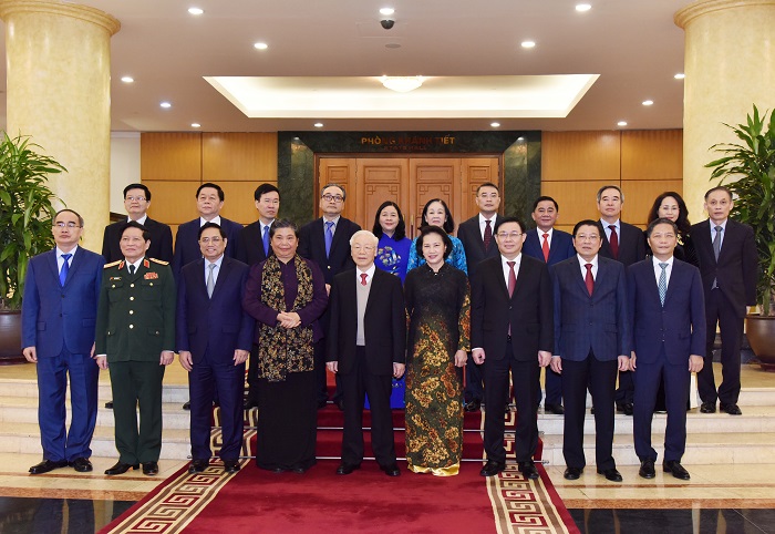 tong bi thu trao quyet dinh nghi che do cho 6 uy vien bo chinh tri khoa xii khong tai cu khoa xiii1
