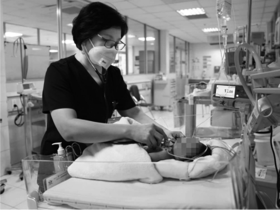 uong sua pha sai thuoc phien be 2 ngay tuoi ngo doc nang