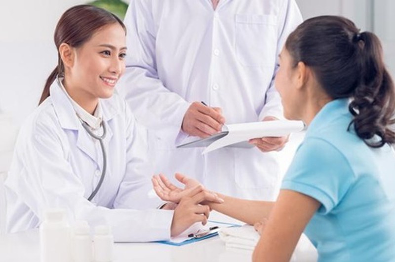 nguoi phu nu bi nhoi mau nao phai nhap vien cap cuu trong dem nguyen nhan do an hai san quen thuoc nay