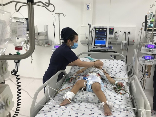 tin tuc doi song ngay 101 cuu song be trai 4 tuoi bi da chan thuong nguy kich1