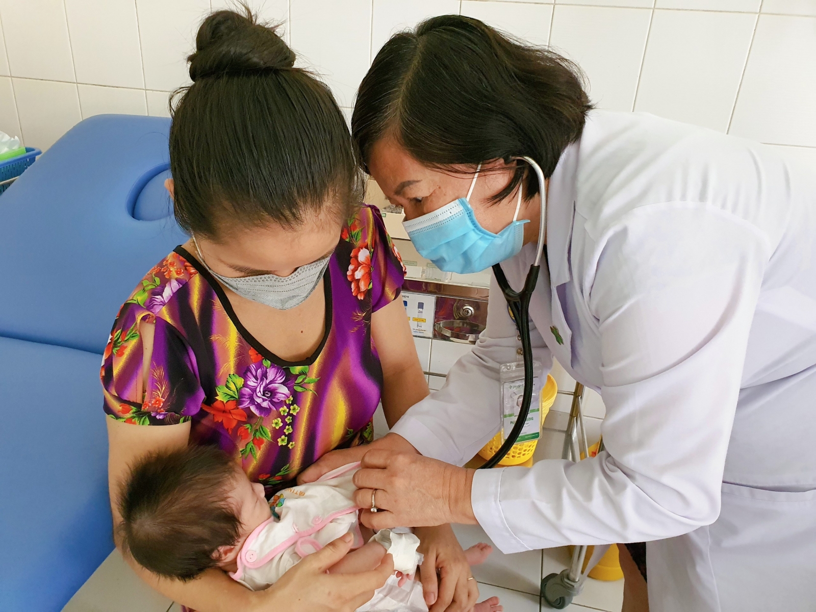 tin tuc doi song ngay 101 cuu song be trai 4 tuoi bi da chan thuong nguy kich3