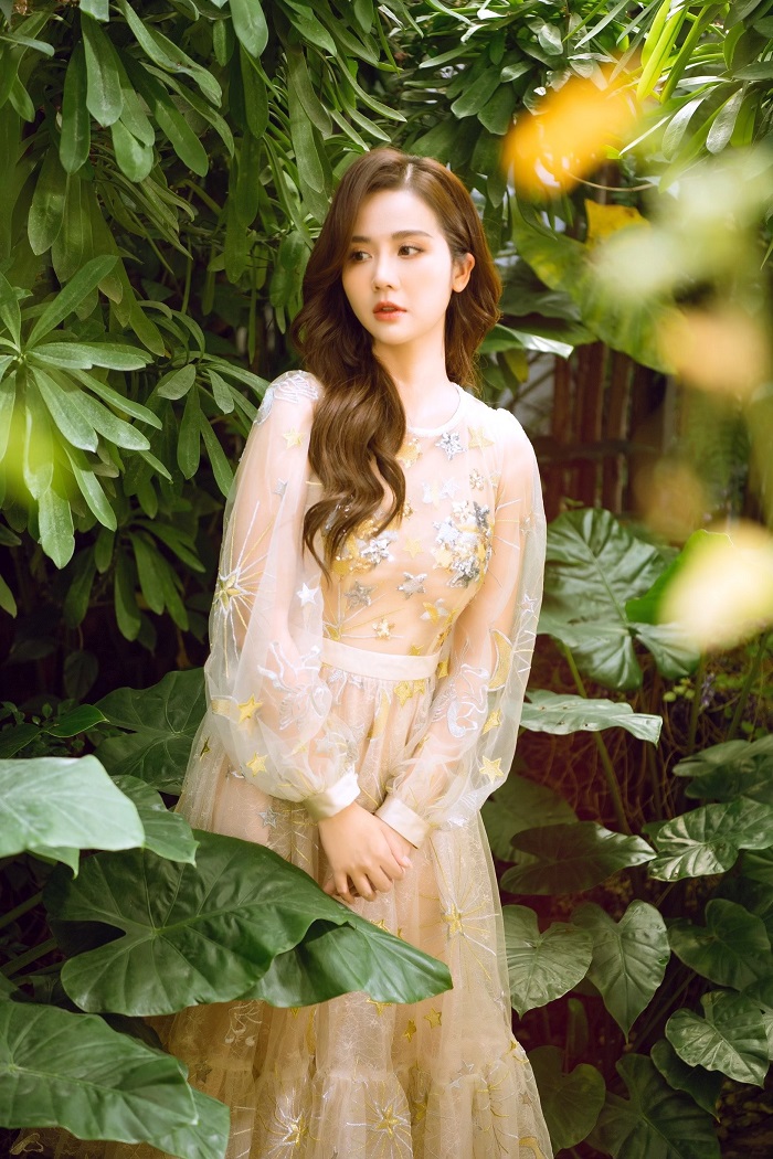 ru bo phong cach cong so tren phim phan minh huyen hoa nang tho goi cam trong bo anh moi6 ru bo phong cach cong so tren phim phan minh huyen hoa nang tho goi cam trong bo anh moi6