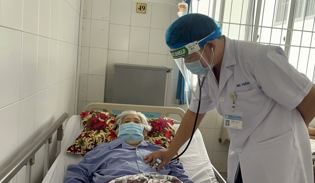 tin tuc doi song ngay 103 be 10 tuoi an lien tuc van doi vi mac benh hiem gap3