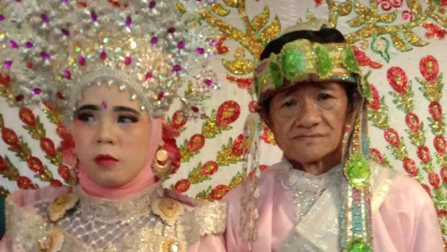 co dau 17 bi mia mai vi cuoi chu re 60 tuoi cau chuyen phia sau gay ngo ngang co dau 17 bi mia mai vi cuoi chu re 60 tuoi cau chuyen phia sau gay ngo ngang
