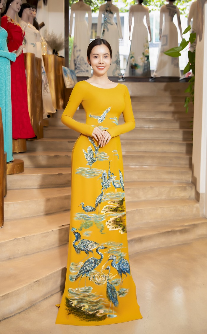 duong yen nhung cung dan nguoi dep di thu ao dai cho show dinh van tho2 duong yen nhung cung dan nguoi dep di thu ao dai cho show dinh van tho2
