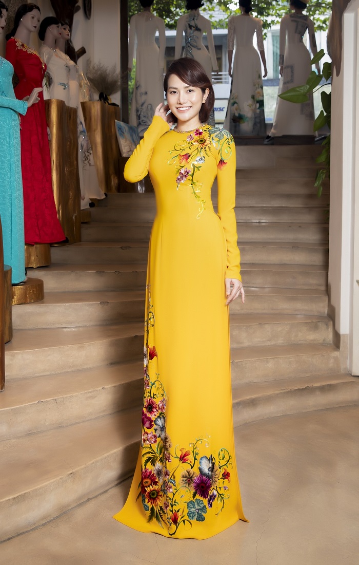 duong yen nhung cung dan nguoi dep di thu ao dai cho show dinh van tho4 duong yen nhung cung dan nguoi dep di thu ao dai cho show dinh van tho4