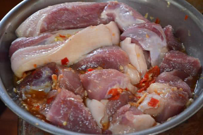 cach lam thit kho tau nuoc dua doi vi bua com gia dinh1 cach lam thit kho tau nuoc dua doi vi bua com gia dinh1