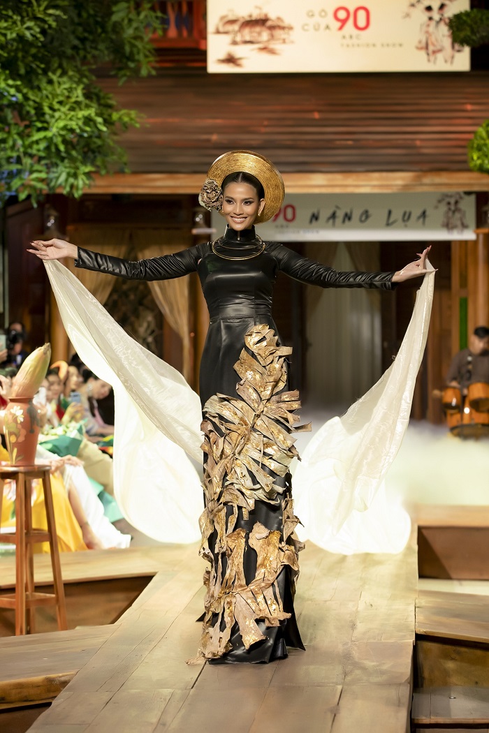 truong thi may mac ao dai vai lanh my a mo man show thoi trang dinh van tho1 truong thi may mac ao dai vai lanh my a mo man show thoi trang dinh van tho1