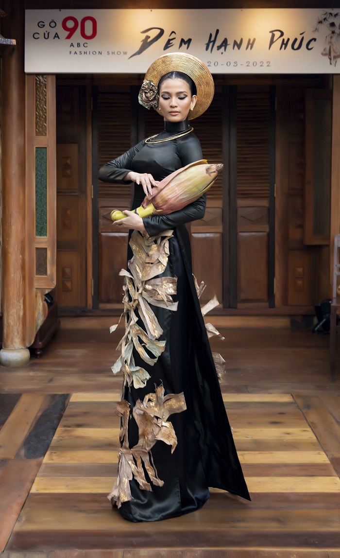 truong thi may mac ao dai vai lanh my a mo man show thoi trang dinh van tho6 truong thi may mac ao dai vai lanh my a mo man show thoi trang dinh van tho6