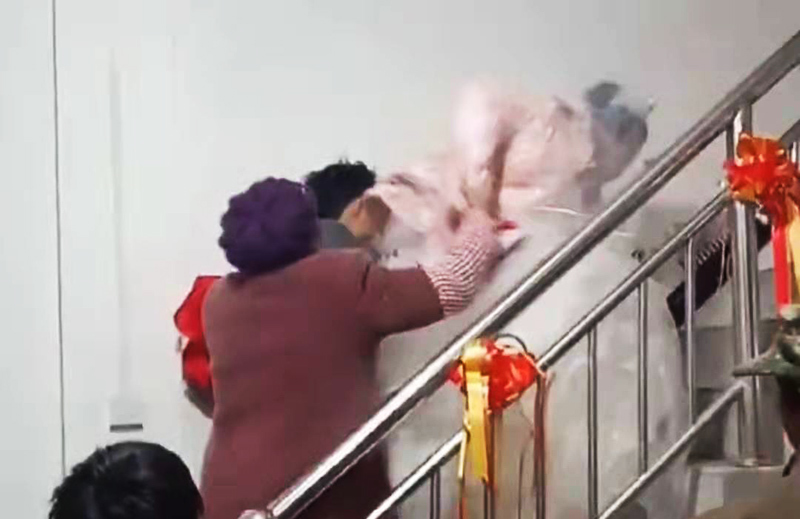 me chong con dau giang co ngay trong dam cuoi ai nay ngan ngam khi co ly do me chong con dau giang co ngay trong dam cuoi ai nay ngan ngam khi co ly do