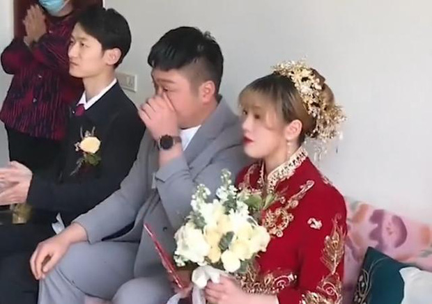 nguoi dan ong vua tre vua dep trai chen vao giua co dau chu re danh tinh gay soc nang nguoi dan ong vua tre vua dep trai chen vao giua co dau chu re danh tinh gay soc nang