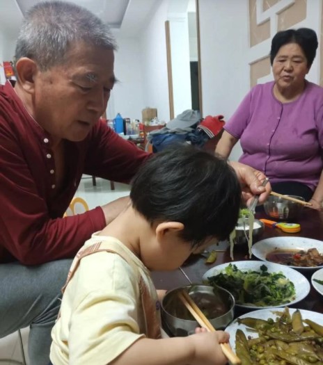 cap vo chong bat ngo don con gai o tuoi gan 701 cap vo chong bat ngo don con gai o tuoi gan 701