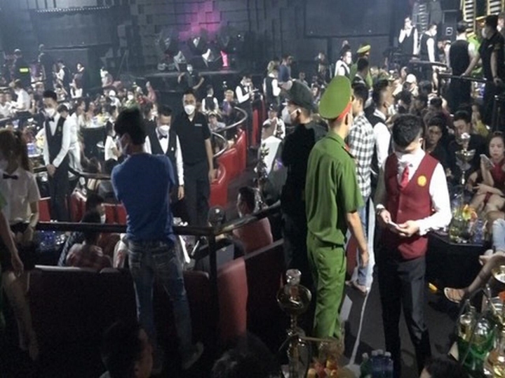 tin tuc phap luat ngay 104 gan 100 nguoi duong tinh voi ma tuy trong quan bar o tphcm tin tuc phap luat ngay 104 gan 100 nguoi duong tinh voi ma tuy trong quan bar o tphcm
